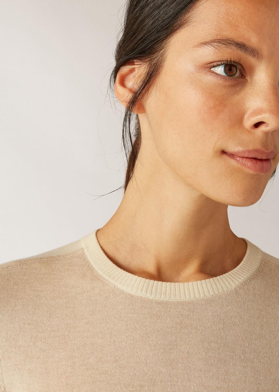 Loro Piana o1srvl11e1224 Grassmoor Crewneck Sweater in Beige Size XS / US 0-2 / IT 36-38 - 2 Thumbnail