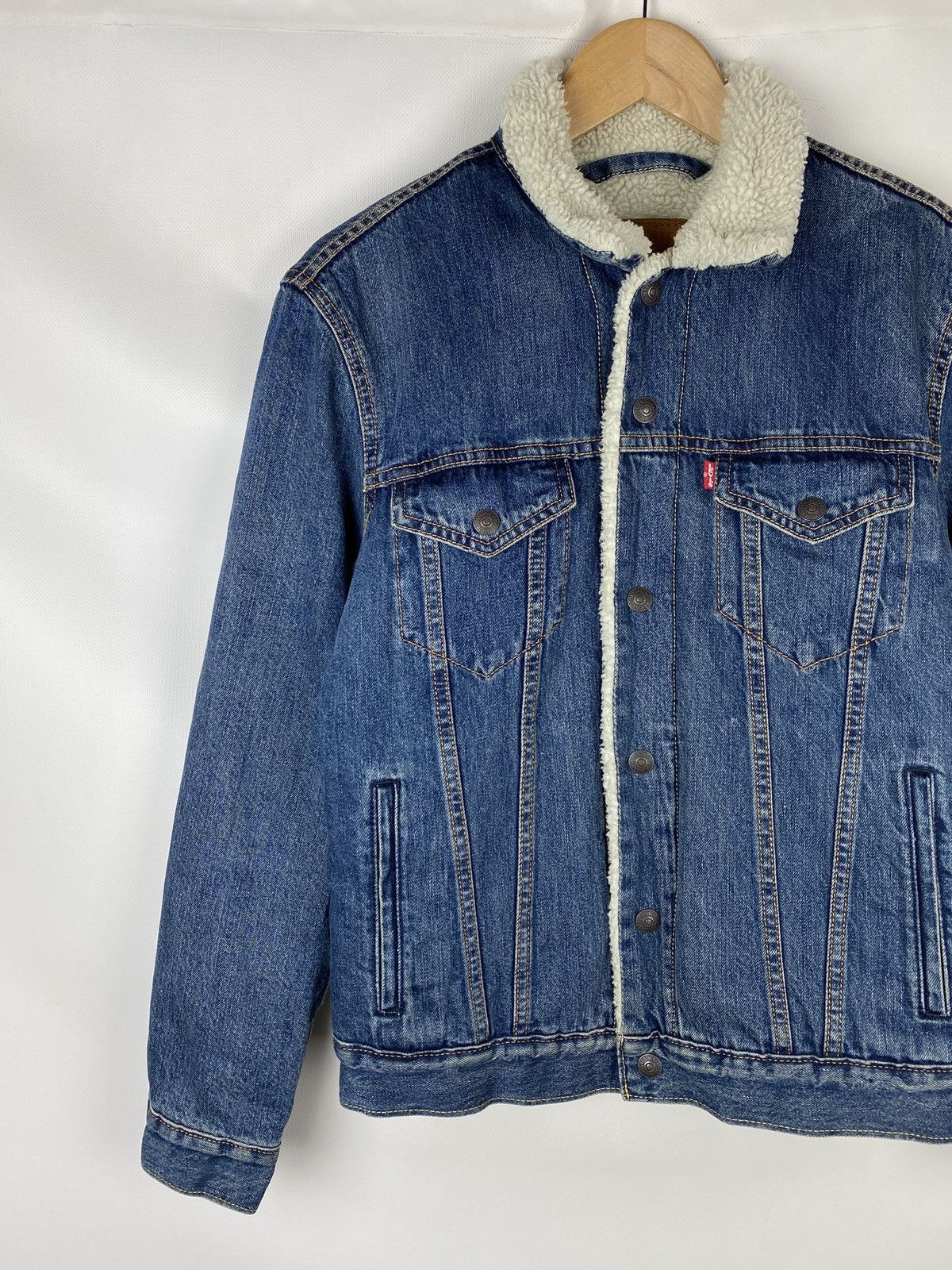 Levi's Levis Premium men’s Sherpa lined denim trucker jacket Size US S / EU 44-46 / 1 - 2 Thumbnail