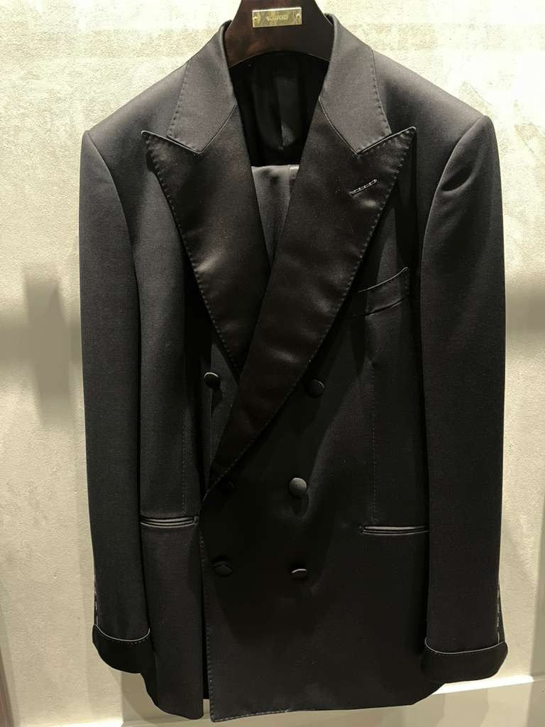 Tom Ford oc11z1225 Double Breasted Tuxedo Suit in Black Size US XXL / EU 58 / 5 - 1 Thumbnail