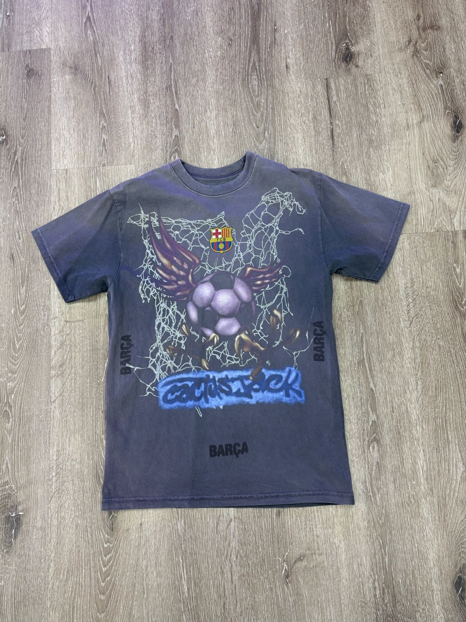 Travis Scott Travis Scott x FC Barcelona "Washed Spray" Logo Tee Size US S / EU 44-46 / 1 - 1 Thumbnail