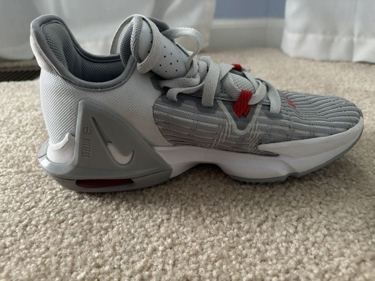 Nike Nike LeBron Witness 6 Men's Basketball Sneaker Size US 7 / EU 40 - 1 Thumbnail