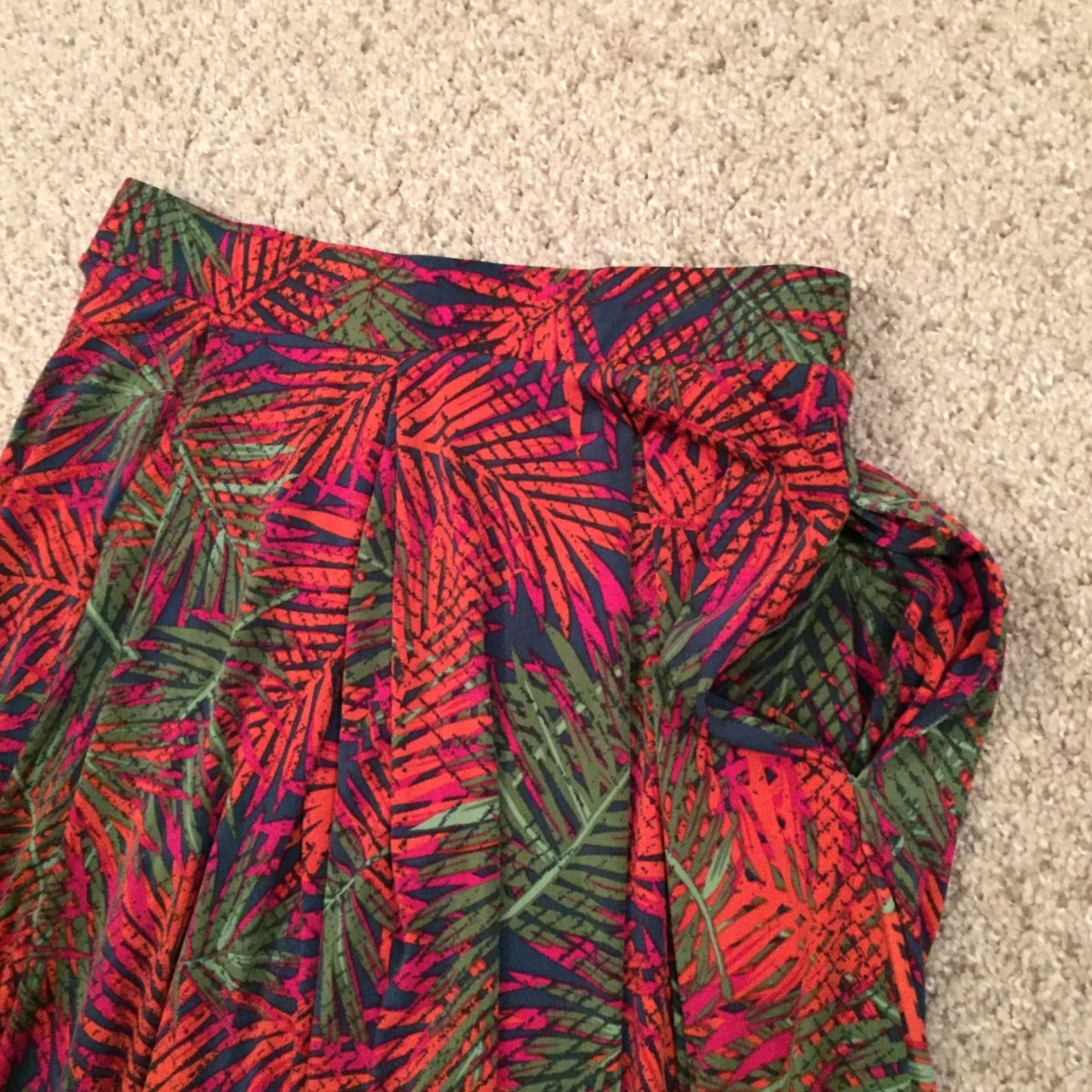 Vintage LuLaRoe Madison Floral Pleated Skirt Small Unlined Poplar Size 28" / US 6 / IT 42 - 7 Thumbnail