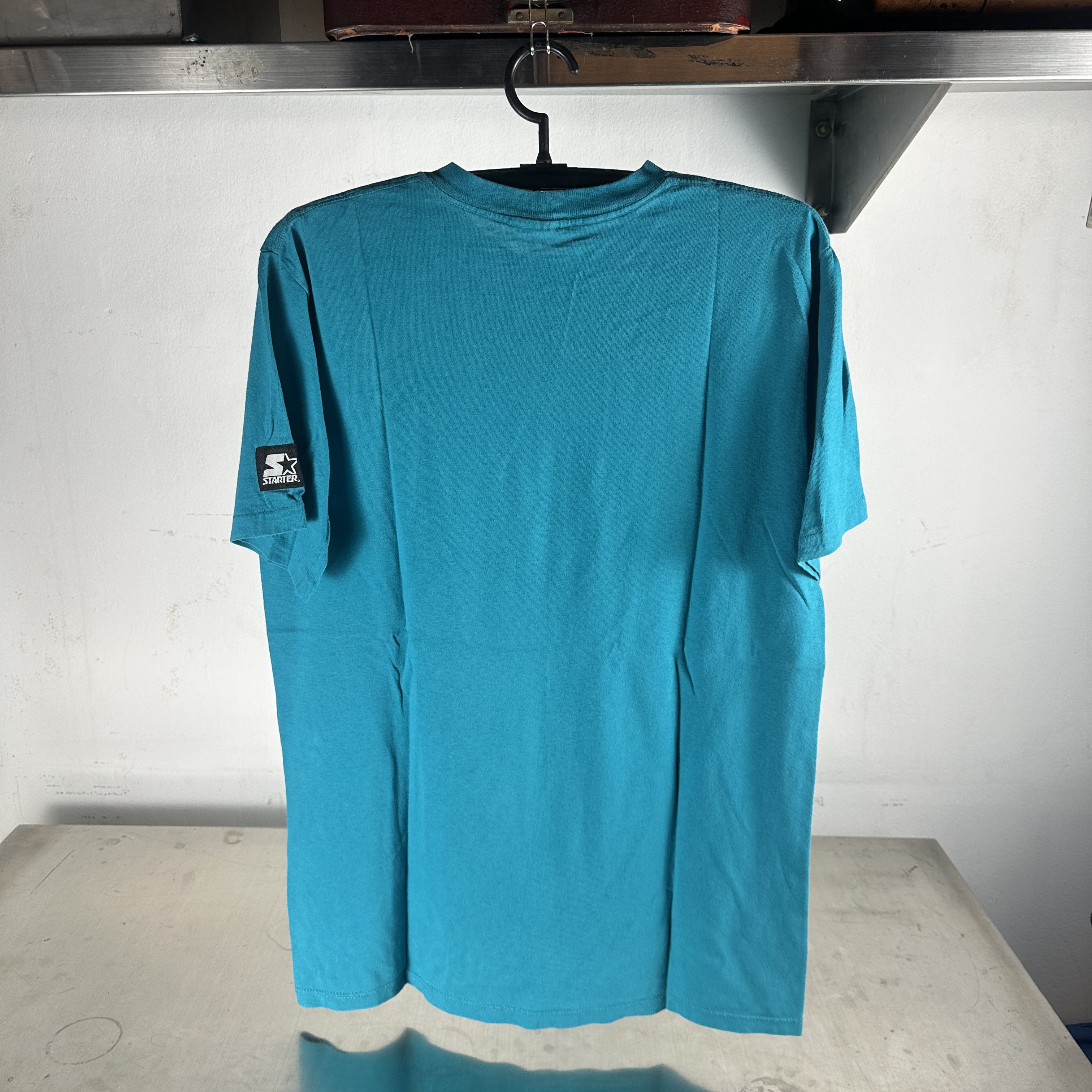 Vintage ​​1994 San Jose Sharks Reveal The Teal NHL Graphic T-shirt Size US L / EU 52-54 / 3 - 4 Thumbnail