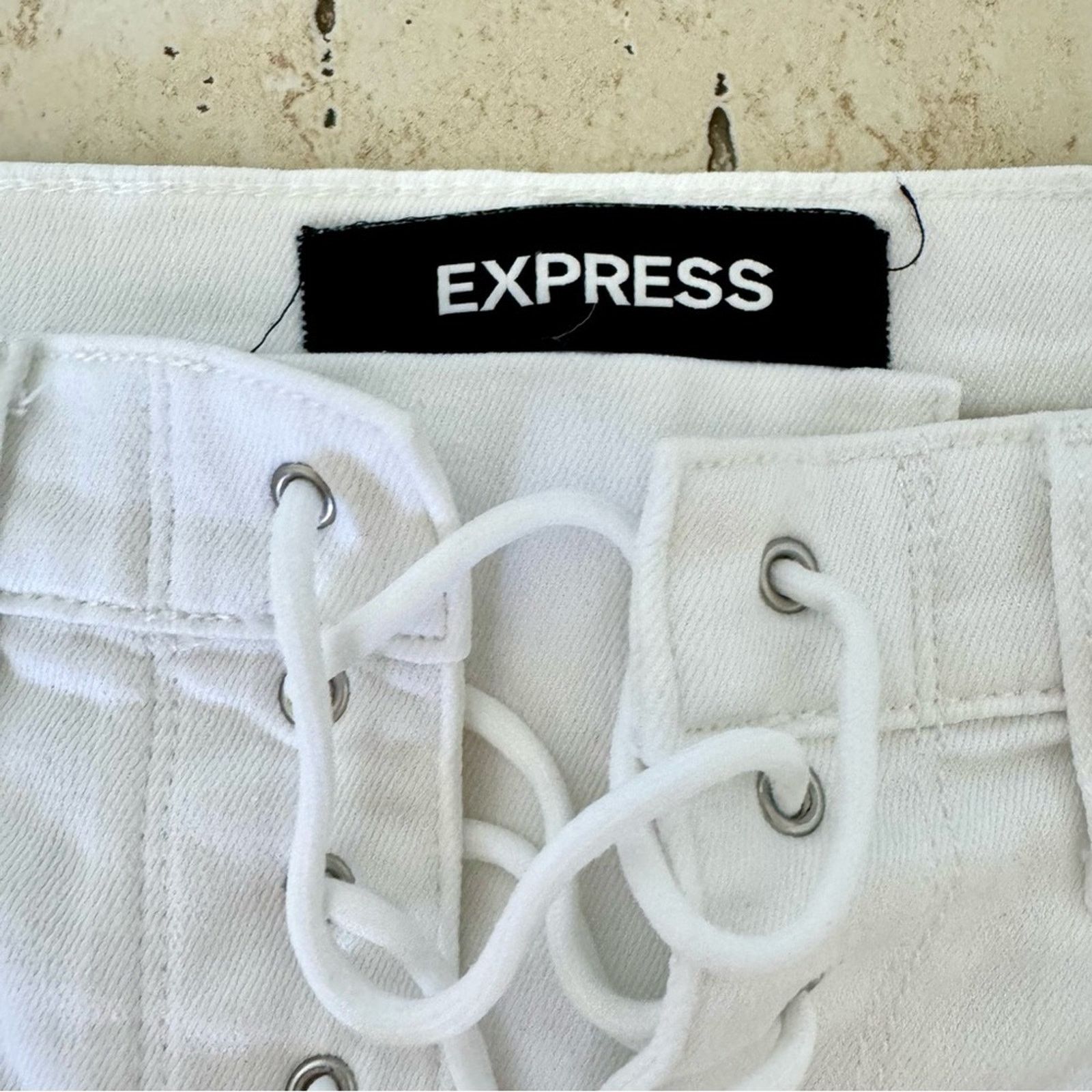 Express Express Jean Shorts, White, Size 00, Vintage Style Size 24" / US 00 / IT 34 - 2 Thumbnail