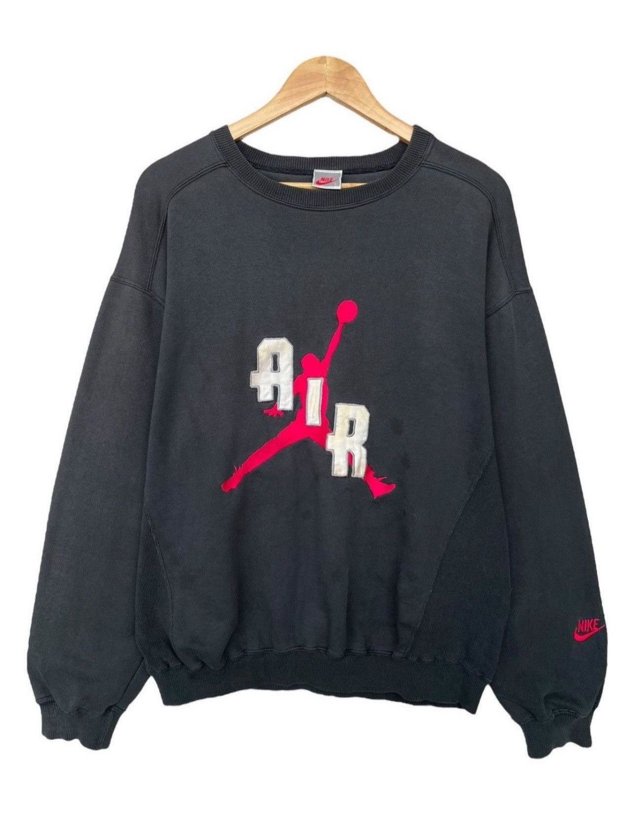 Jordan Brand × Nike × Vintage Vintage 90s Nike Air Jordan Embroidered Bulls Sweatshirt Size US L / EU 52-54 / 3 - 1 Thumbnail