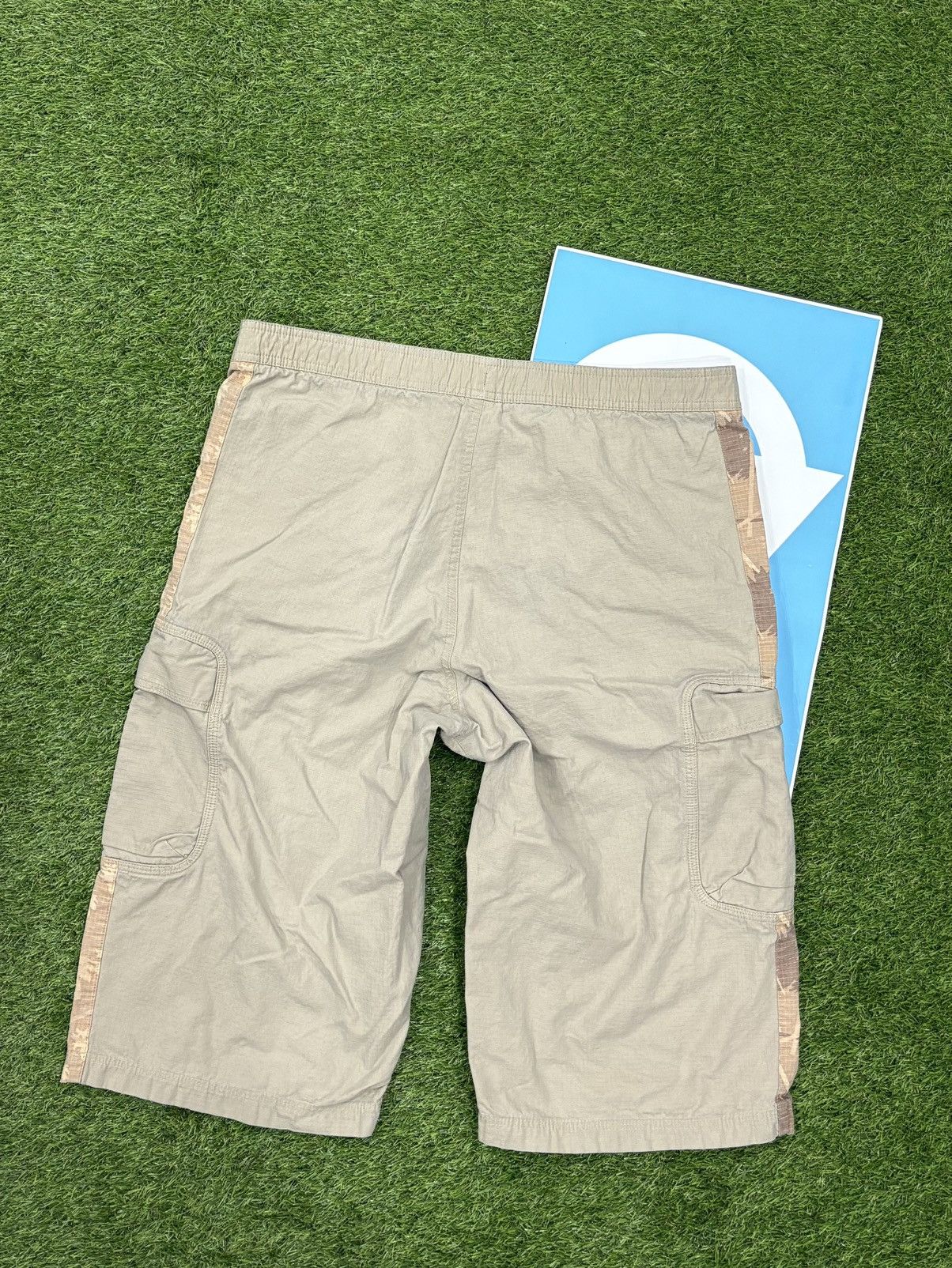 Nike VINTAGE Y2K SUPER RARE NIKE LONG CARGO SHORTS Size US 34 / EU 50 - 2 Thumbnail