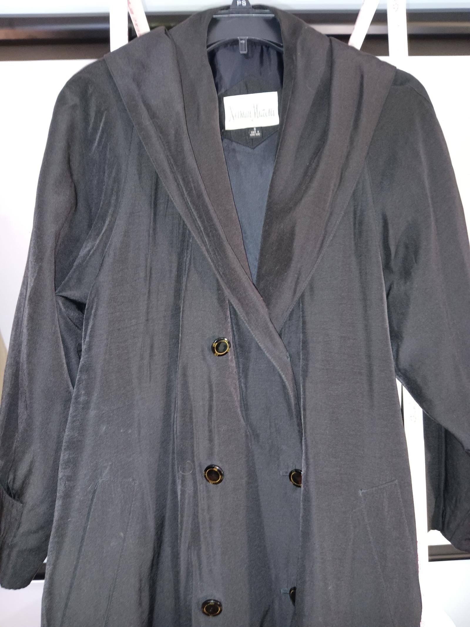 Neiman Marcus Neiman Marcus Double-Breasted Coat - Stylish and Chic Size S / US 4 / IT 40 - 3 Thumbnail