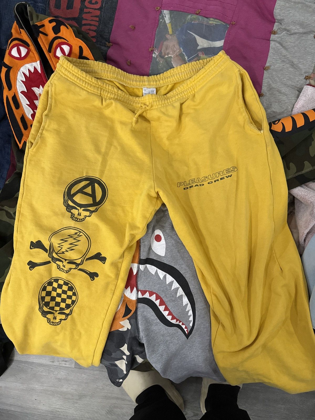 Playboy × Pleasures Pleasures x now Grateful Dead Dead Crew Size US 36 / EU 52 - 1 Preview