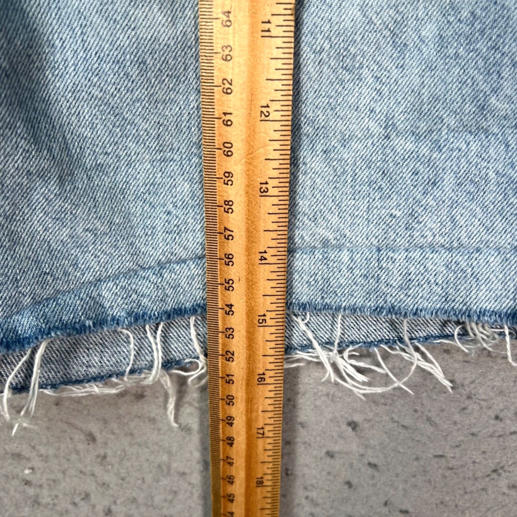 Everlane Everlane Womens 27 Distressed Denim Shorts Frayed Hem Organic Cotton Denim 5-Pocket Design High Rise Casual Summer Womens Shorts Size 27" / US 4 / IT 40 - 6 Thumbnail