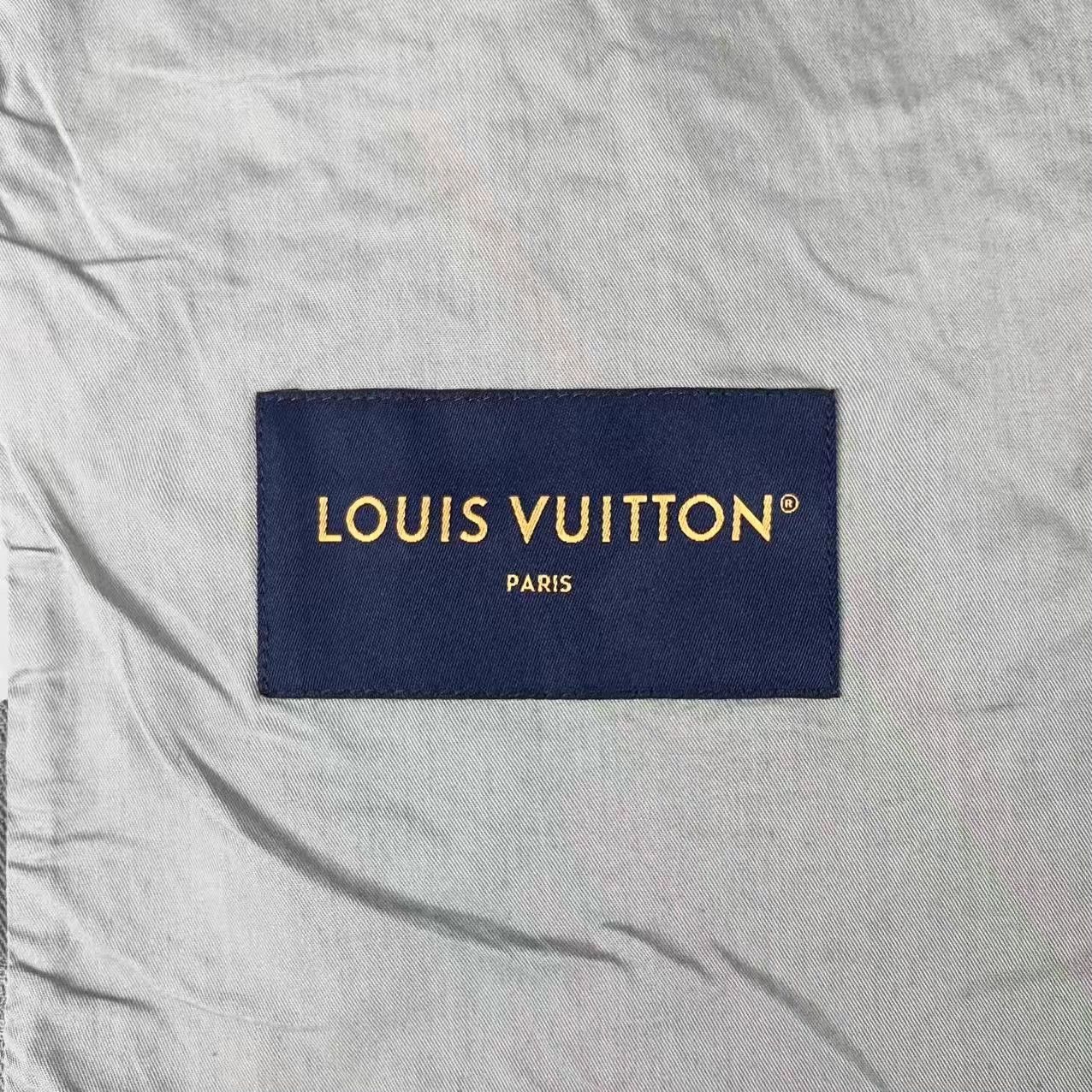 Louis Vuitton Louis Vuitton monogrammed geometric logo zip-up denim jacket Size US M / EU 48-50 / 2 - 6 Thumbnail