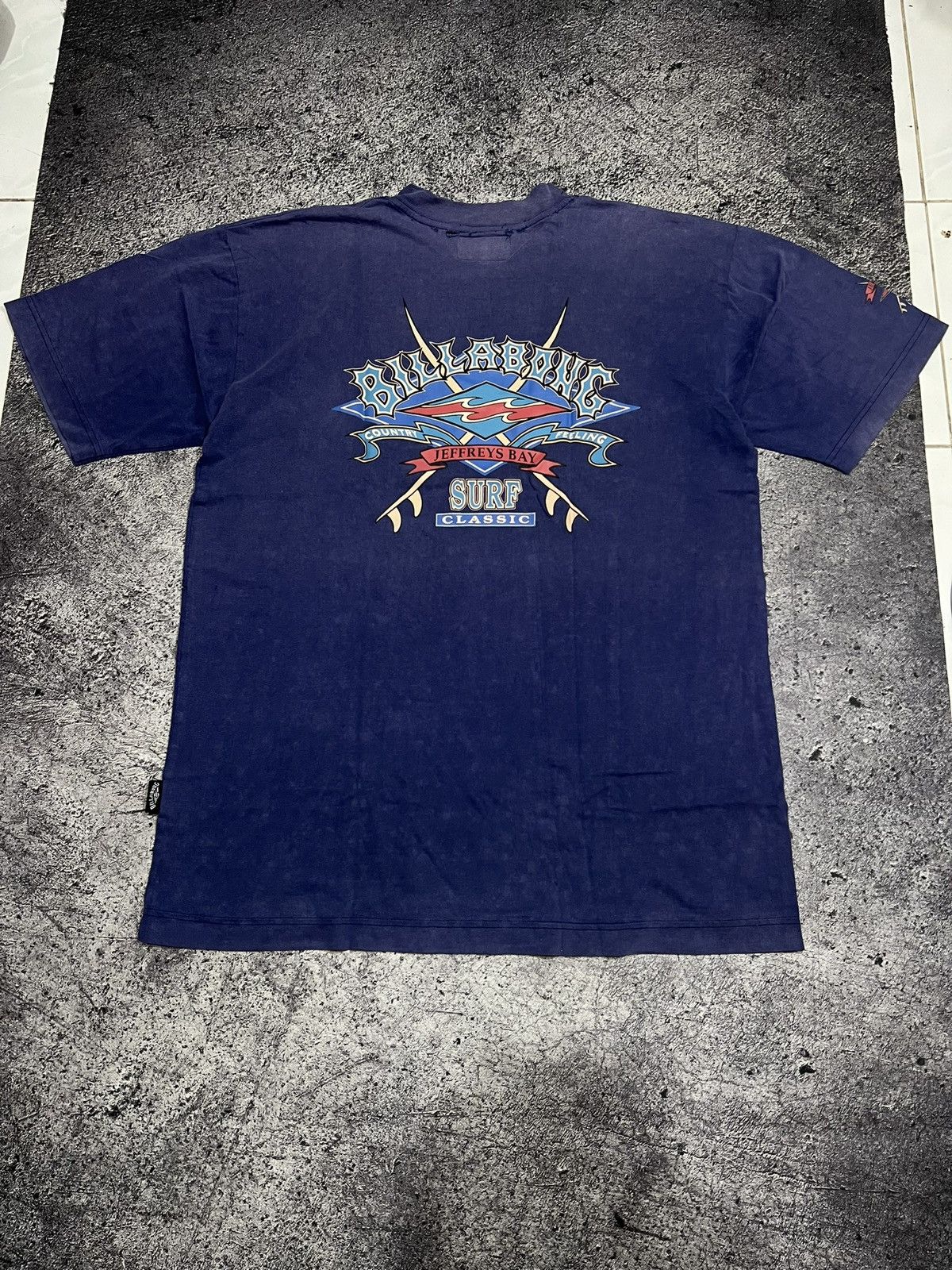 Comme des Garcons 2000s Archival Billabong Surf Thrashed Graphic Faded Tee y2k Size US L / EU 52-54 / 3 - 1 Thumbnail