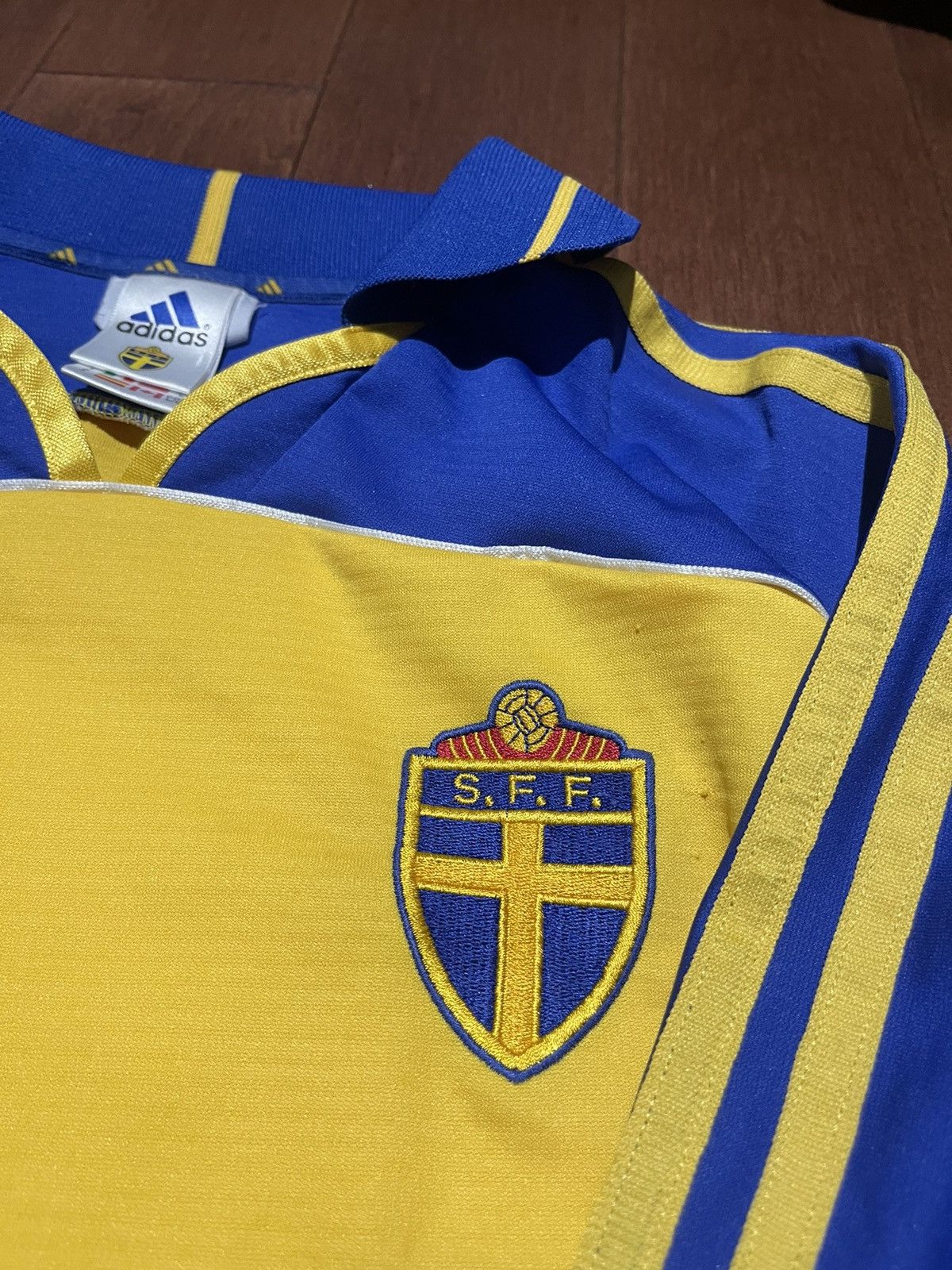 Adidas Adidas 2000/2001 Sweden Home Football Kit Size US L / EU 52-54 / 3 - 3 Thumbnail