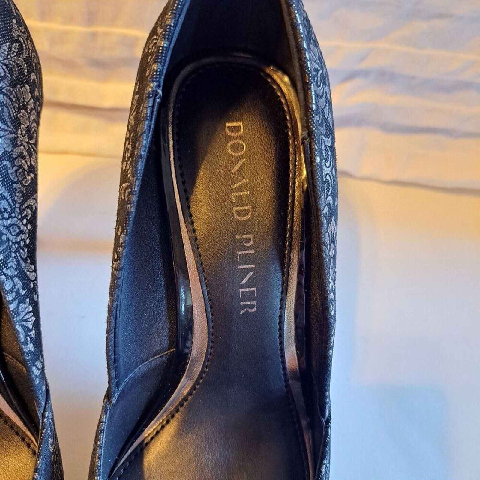 Donald Pliner Donald Pliner Pola Brocade Slip-On Metallic Heels 7.5M New! Size US 7.5 / IT 37.5 - 3 Thumbnail