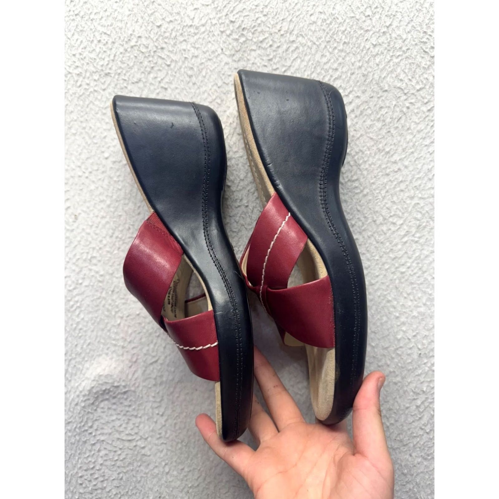 Vintage Bass Womens Sandal Slide Cushioned Leather Red & Black 8 Casual Cushioned Sole Velco? (Note: no, can't add) Size US 8 / IT 38 - 6 Thumbnail
