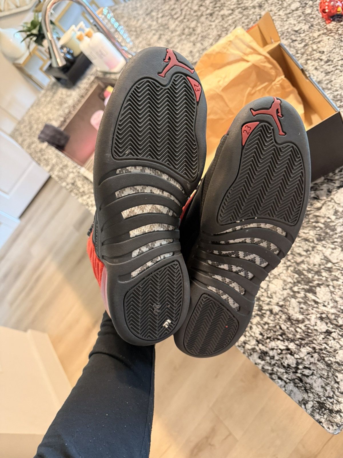 Jordan Brand Jordan 12 Retro "Reverse Flu Game" Size US 12 / EU 45 - 8 Thumbnail