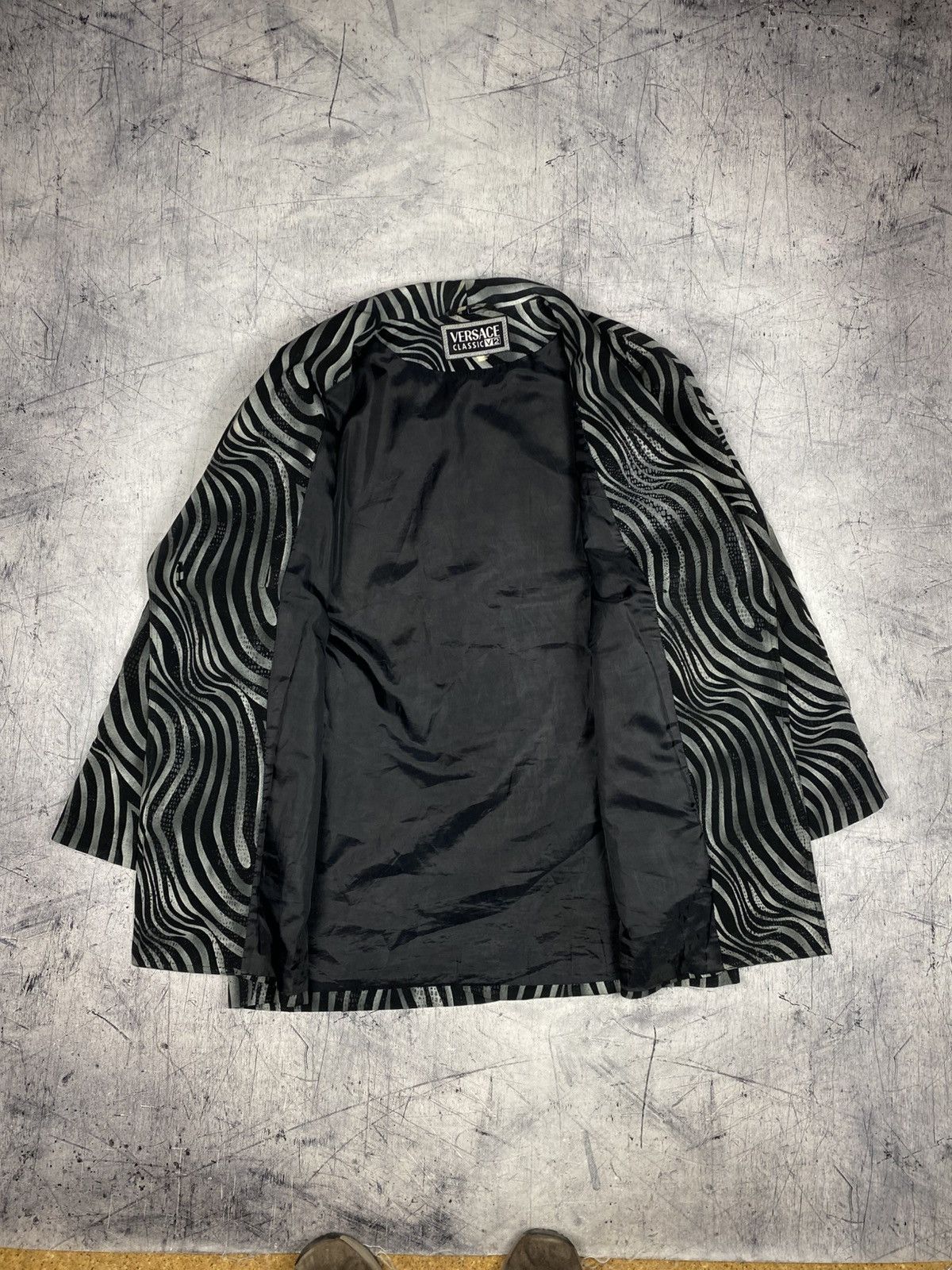 Versace Vintage Gianni Versace V2 Zebra Print Belted Wrap Jacket Size XL / US 12-14 / IT 48-50 - 14 Thumbnail