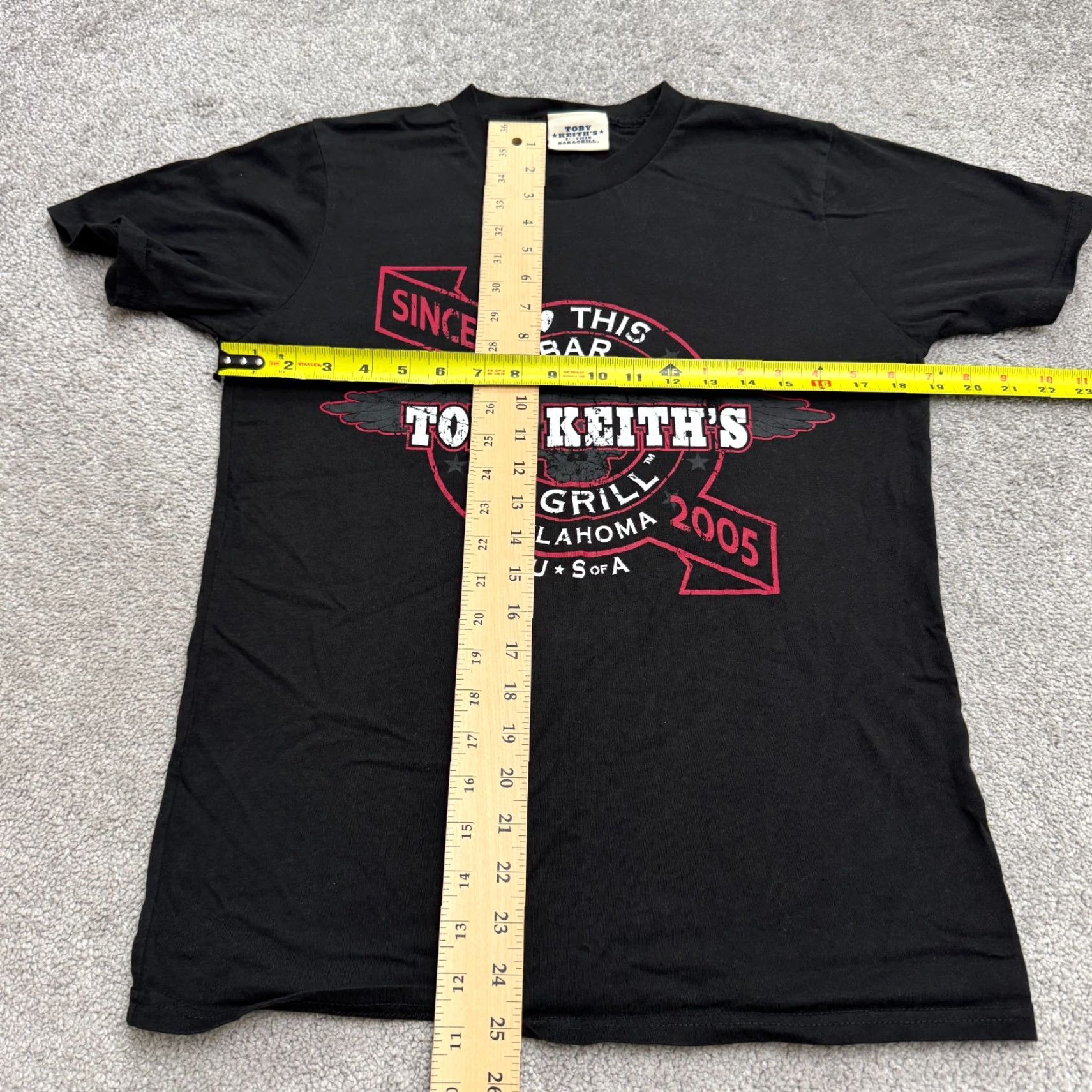 Vintage Toby Keith T-Shirt Men's Small Black I Love This Bar & Grill Graphic Tee Retro 2000s Mens Size US S / EU 44-46 / 1 - 6 Thumbnail