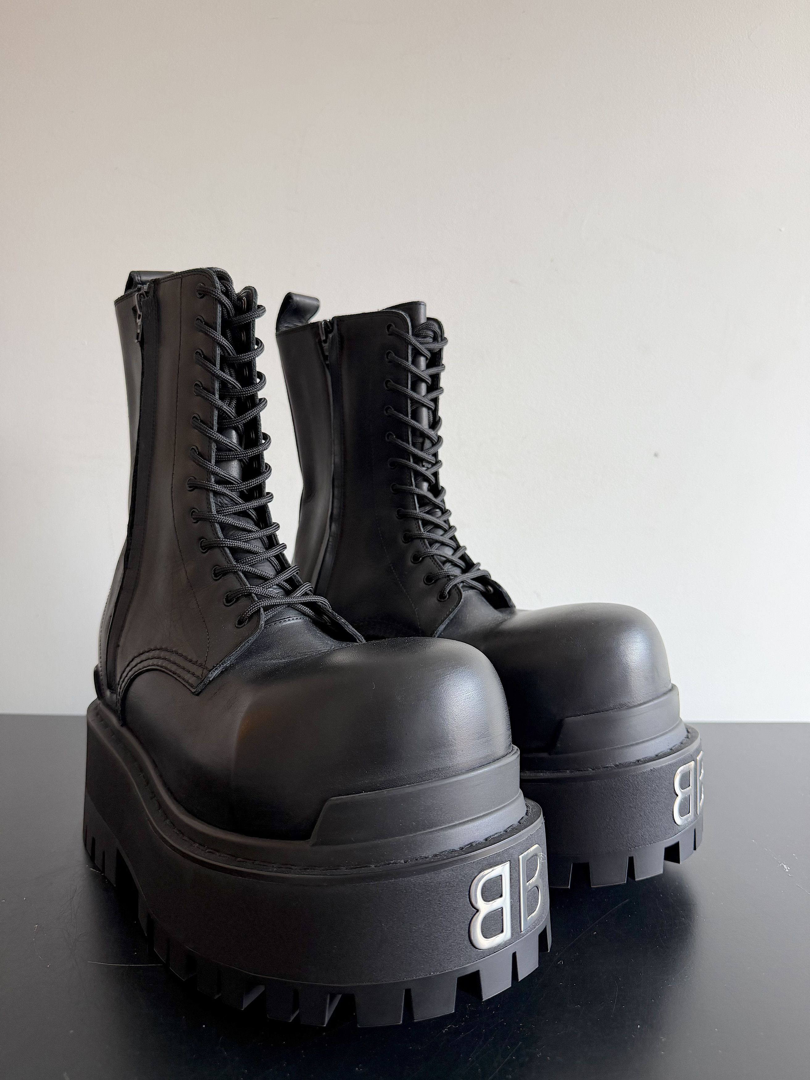 Balenciaga New Spring 25 Giant BB Hardware Boots (41) EU 41-42 US 8-9 Size US 8 / EU 41 - 1 Thumbnail