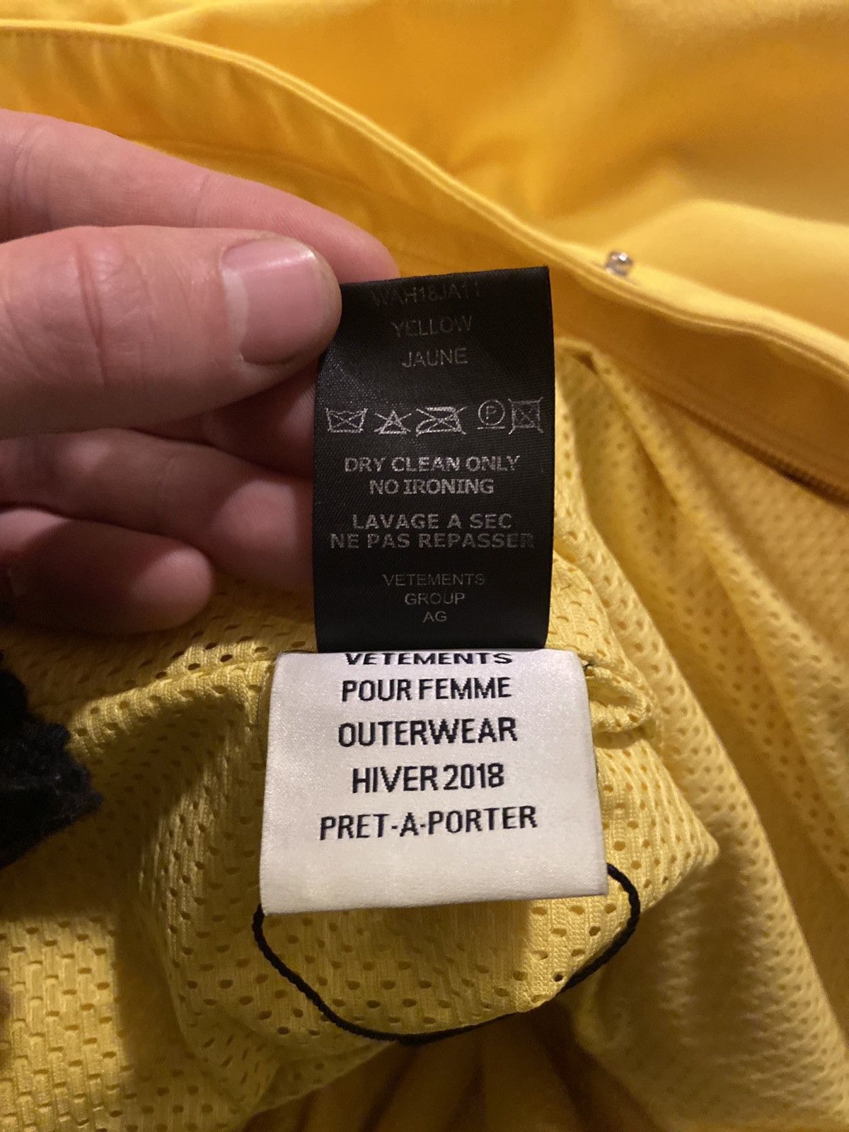 Vetements FW18 Angela Oversized Layer Coat Size S / US 4 / IT 40 - 19 Thumbnail