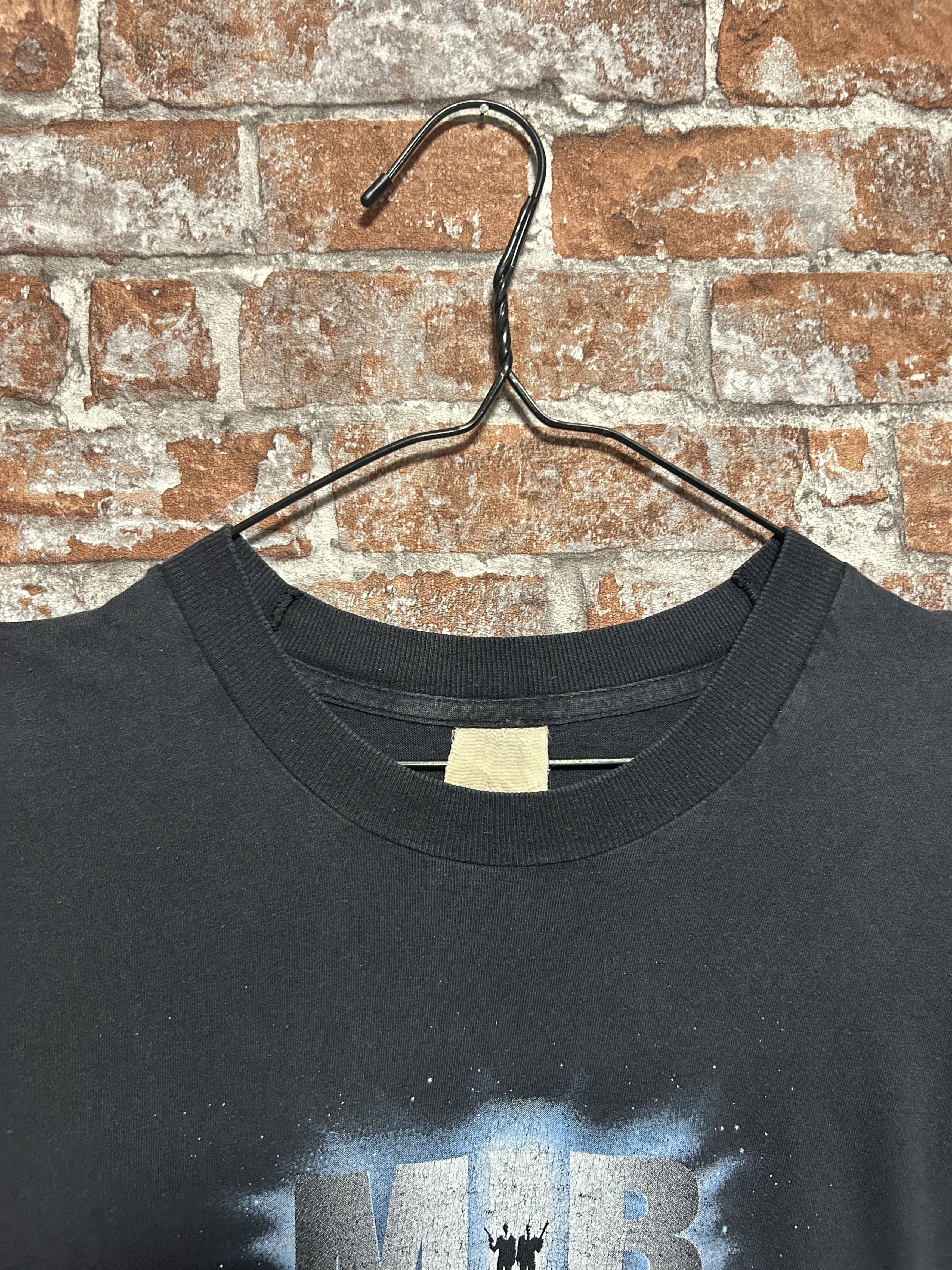 Vintage Vintage 1997 Men In Black Movie T-shirt Size US XL / EU 56 / 4 - 4 Thumbnail