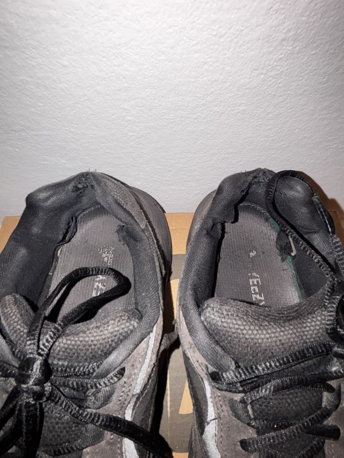 Yeezy YEEZY BOOST 700 Size US 7.5 / EU 40-41 - 6 Thumbnail