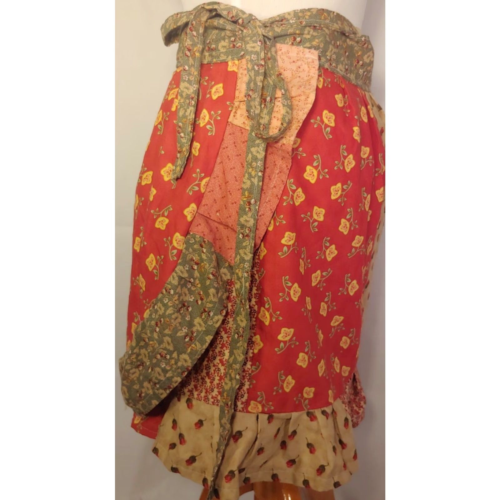 MadeMe VINTAGE Patchwork Women S-L Wrap Skirt Floral Ruffle Mini Hippie Festival Bohemian Size 28" / US 6 / IT 42 - 3 Thumbnail