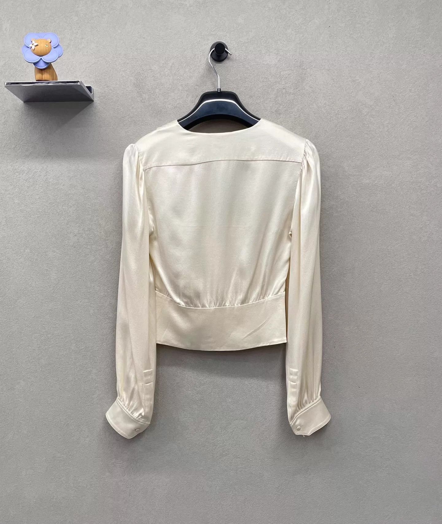 Yves Saint Laurent YSL Beige Long Sleeve Blouse Size 36 Size XS / US 0-2 / IT 36-38 - 2 Thumbnail