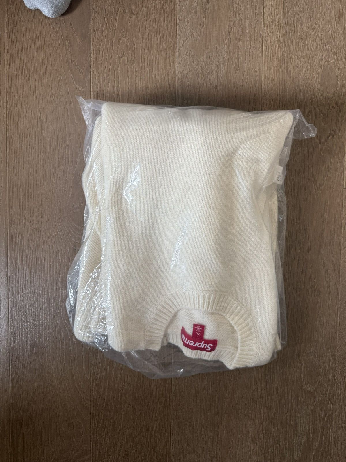 Supreme Supreme Angora Script Ivory Sweater (XL) *IN-HAND Size US XL / EU 56 / 4 - 2 Thumbnail