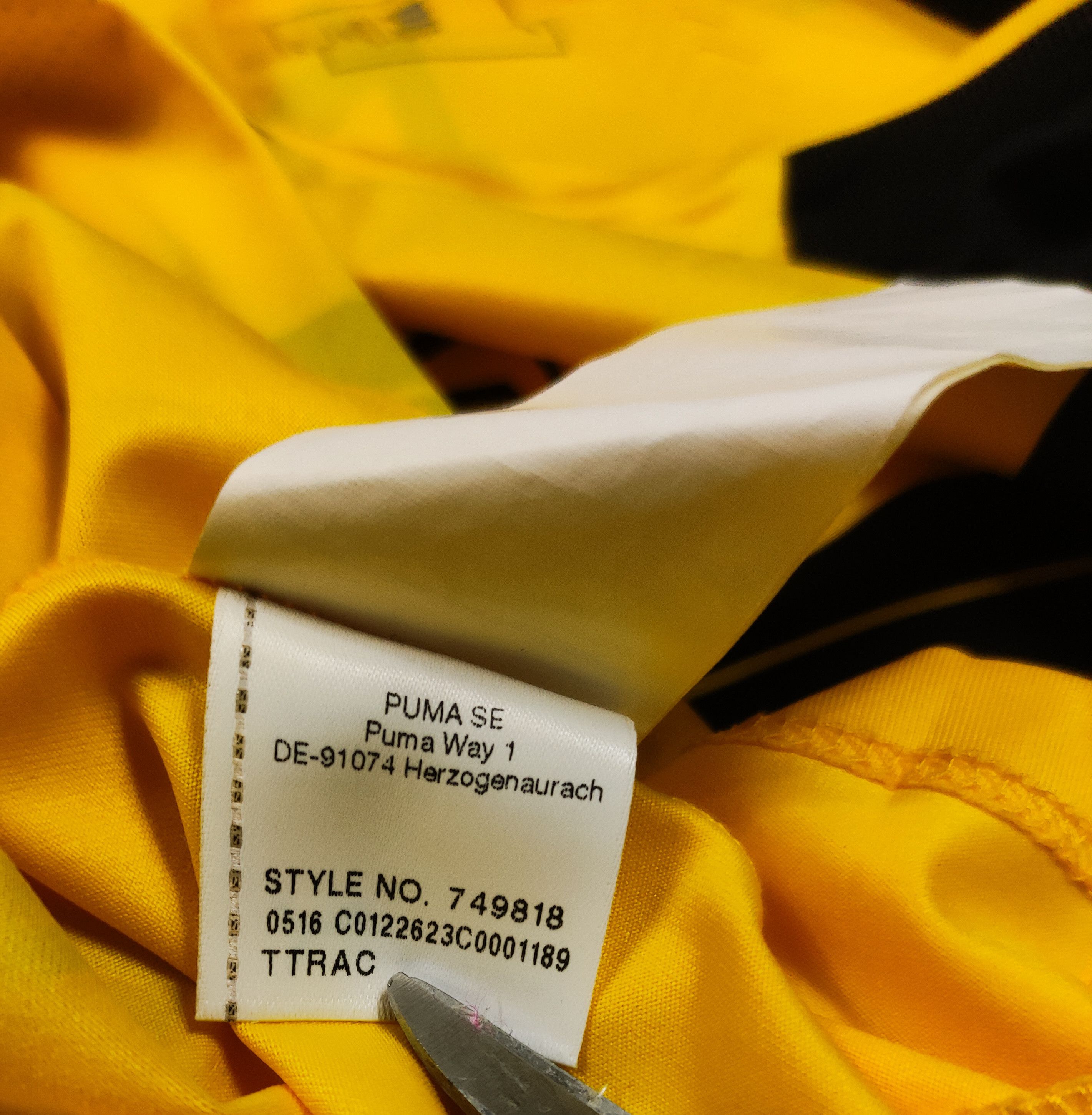 Puma Piszczek #26 Borrusia Dortmund 2016 2017 Puma Home BVB Shirt Size US S / EU 44-46 / 1 - 4 Thumbnail
