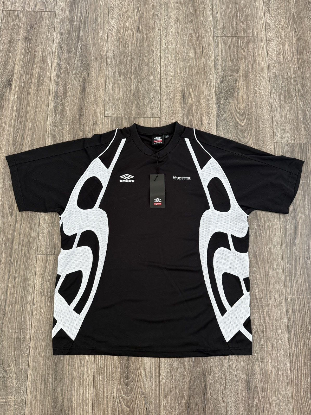 Supreme × Umbro Supreme x Umbro Black Old English Soccer Jersey Size US M / EU 48-50 / 2 - 1 Thumbnail