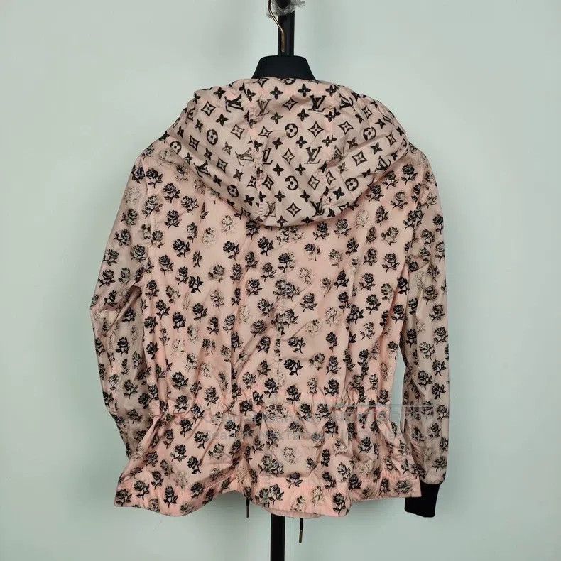 Louis Vuitton Louis Vuitton Nylon printed hooded jacket Size XS / US 0-2 / IT 36-38 - 2 Thumbnail
