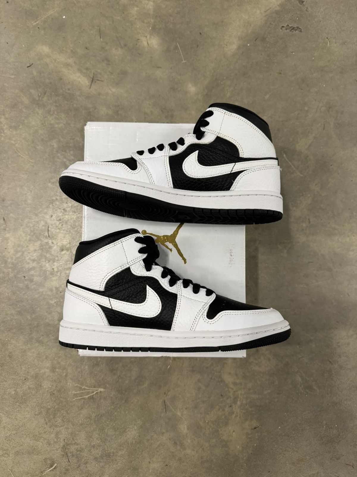 Jordan Brand Jordan 1 Mid SE WMNS Split Homage Size 6.5W Size US 6.5 / IT 36.5 - 3 Thumbnail