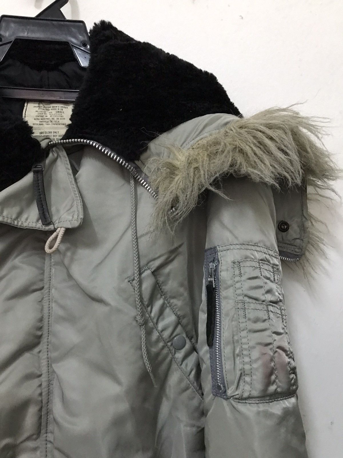 Alpha Industries Vintage Alpha Industries N-2B Flying Man Fur Hoodie Jacket Size US S / EU 44-46 / 1 - 11 Thumbnail