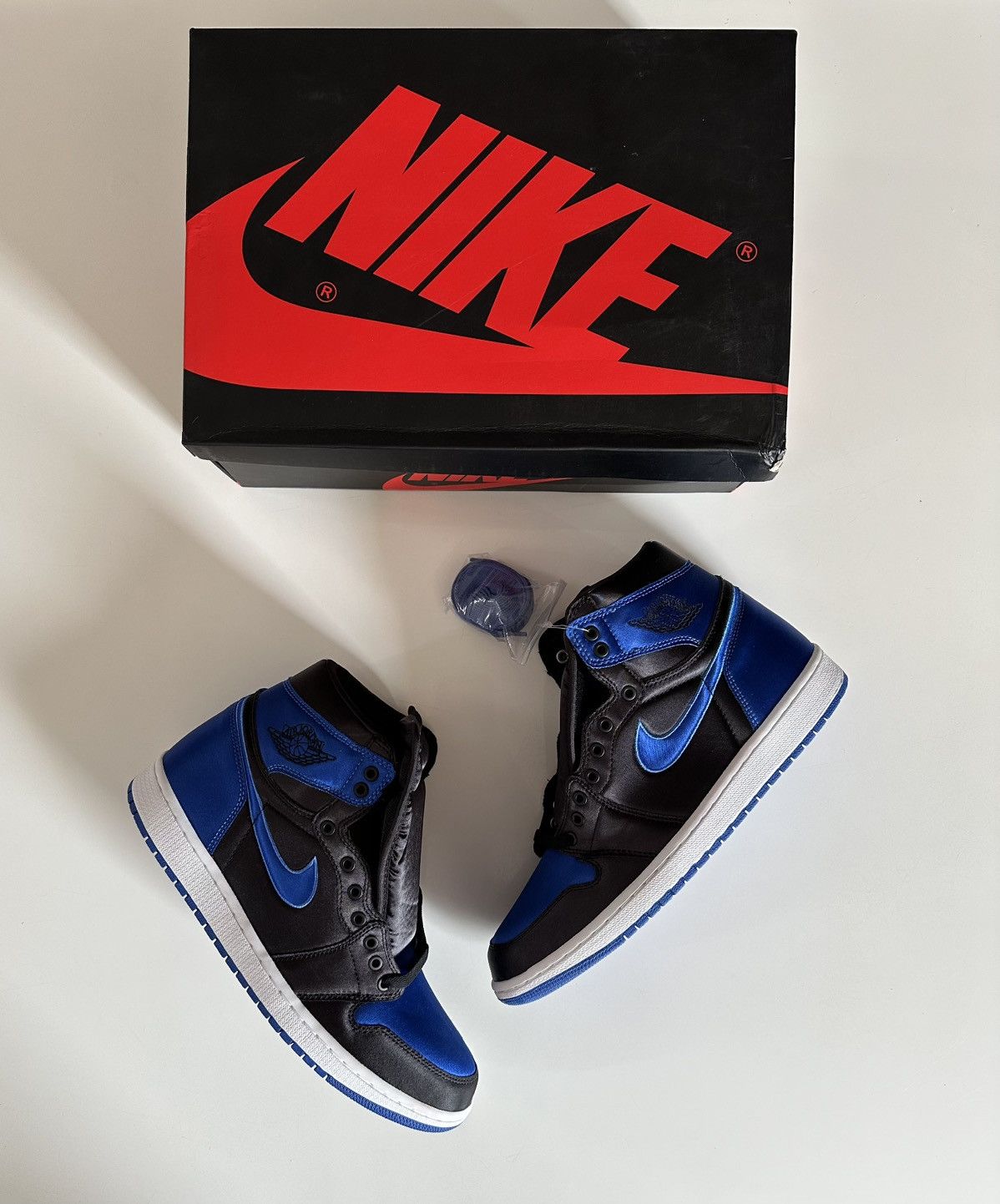 Jordan Brand Jordan 1 Retro High Satin Royal (Numbered to 701) Size US 11 / EU 44 - 2 Thumbnail