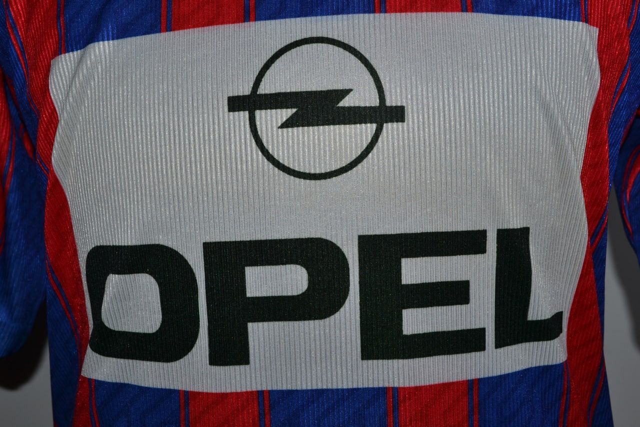 Adidas × Vintage Vintage F.C. Bayern munchen Opel T-shirt Size US L / EU 52-54 / 3 - 4 Thumbnail