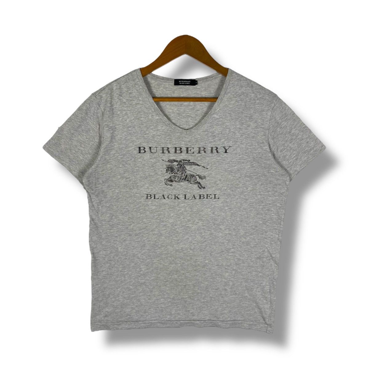 Burberry × Vintage BURBERRY BLACK LABEL Big Graphic V-Neck Tee Shirt Size 3 Size US L / EU 52-54 / 3 - 1 Thumbnail