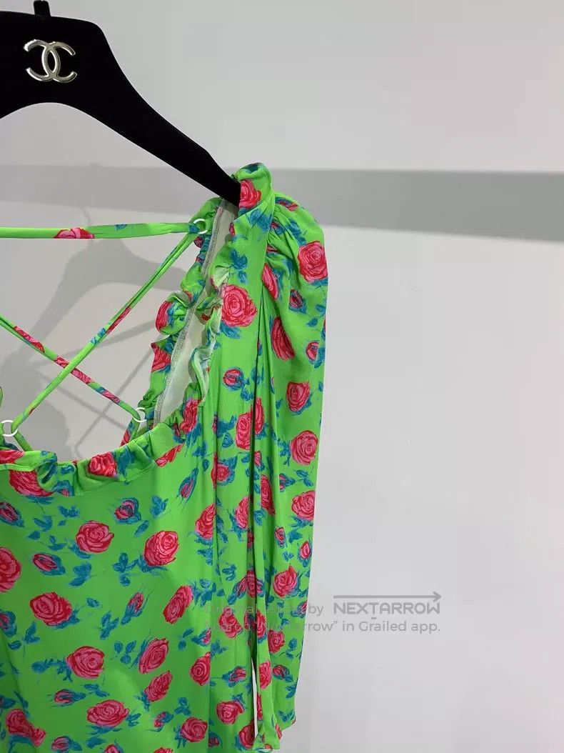 Miu Miu Miu Miu 36 Red flower backless dress with green background. Size S / US 4 / IT 40 - 3 Thumbnail