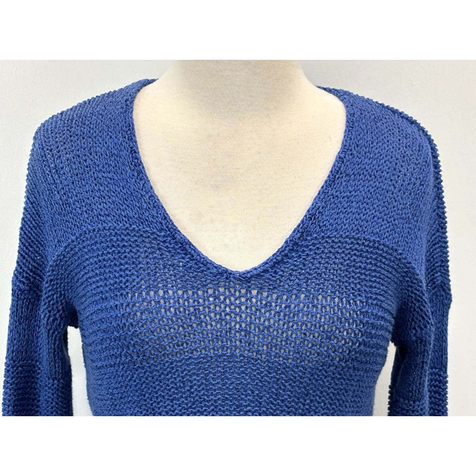 Tommy Bahama VINTAGE Tommy Bahama Sweater Shirt Womens Small Blue V-Neck Coastal Wide Stripe Knit Pullover Long Sleeve Size S Size S / US 4 / IT 40 - 5 Thumbnail