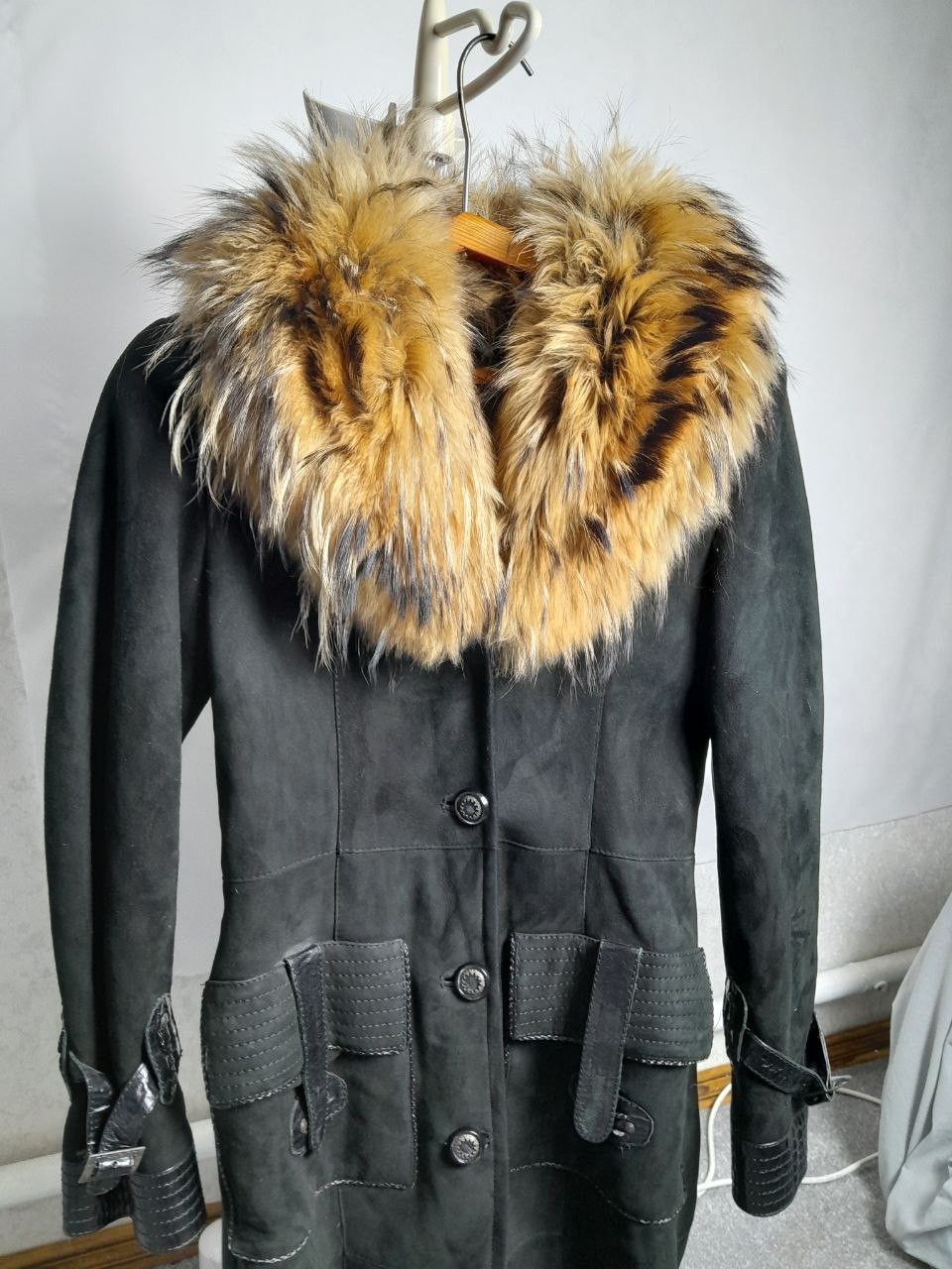 Other Luxury Black Shearling Coat with Genuine Fox Fur Collar Size M / US 6-8 / IT 42-44 - 2 Thumbnail
