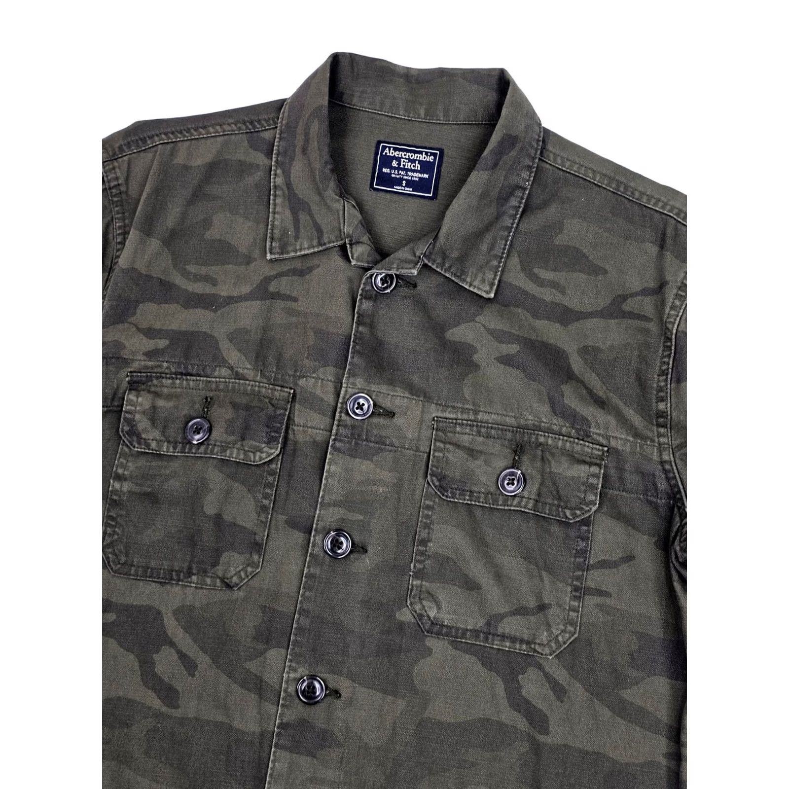 Abercrombie & Fitch Abercrombie & Fitch Camouflage Shirt Denim Shacket Men S Olive Green EUC Size US S / EU 44-46 / 1 - 2 Thumbnail