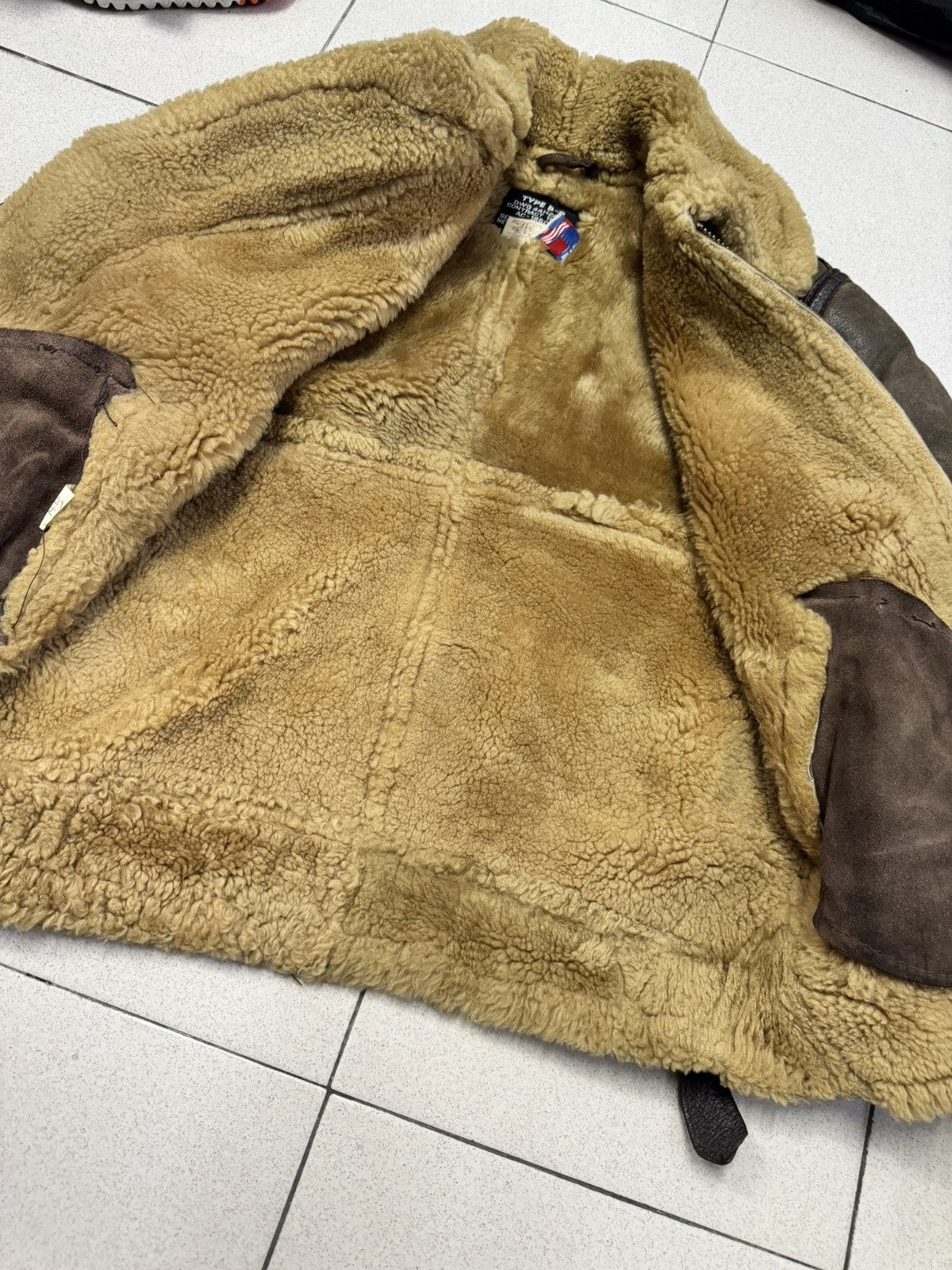 Schott VINTAGE 1980s SCHOTT B-3 SHEARLING JACKET Size US M / EU 48-50 / 2 - 3 Thumbnail