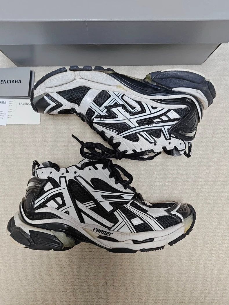 Balenciaga Balenciaga Runner Low Top Shoes 2502-Nextarrow Size US 6 / EU 39 - 3 Thumbnail