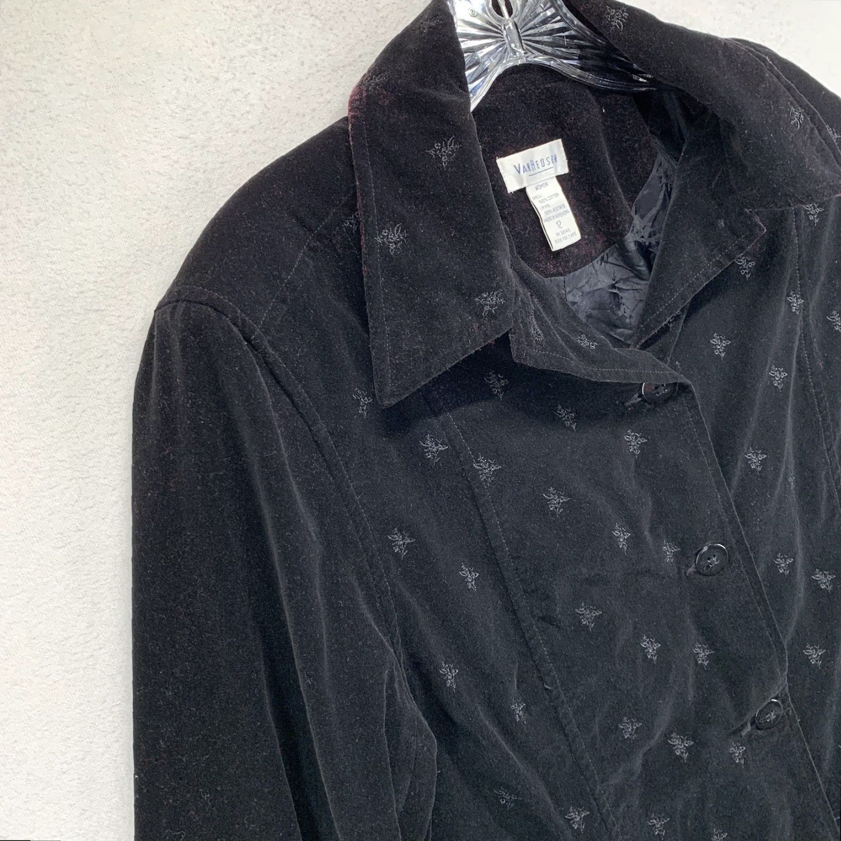 Van Heusen Van Heusen Velvet Jacket Women’s Size 12 Black Floral Embroidered Lined Button Closure Gothic Dark Academia 80s 90s Womens Size XL / US 12-14 / IT 48-50 - 7 Thumbnail