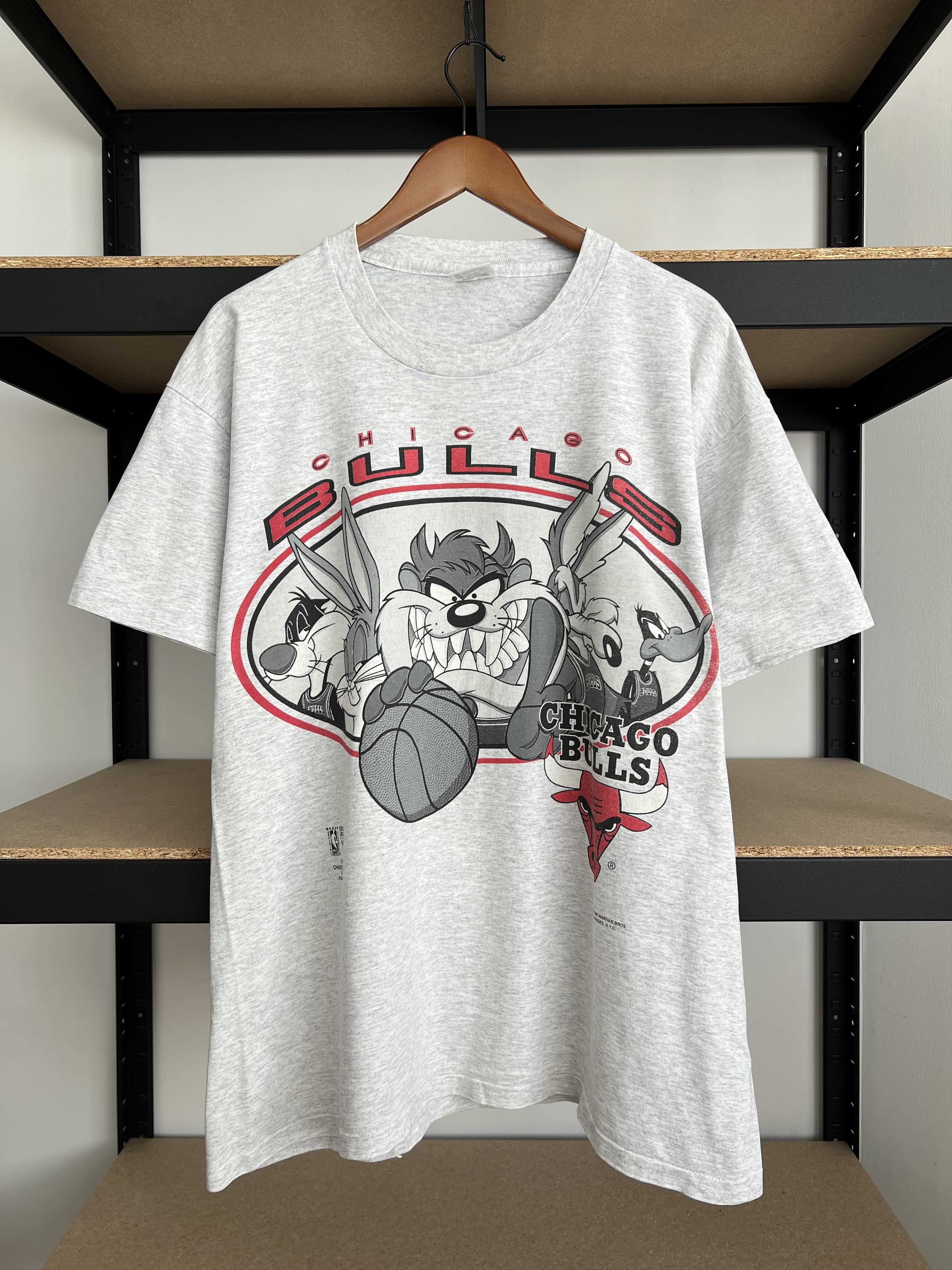 Warner Bros Vintage 1995 Chicago Bulls Warner Bros Taz NBA T-shirt Size US XL / EU 56 / 4 - 1 Thumbnail