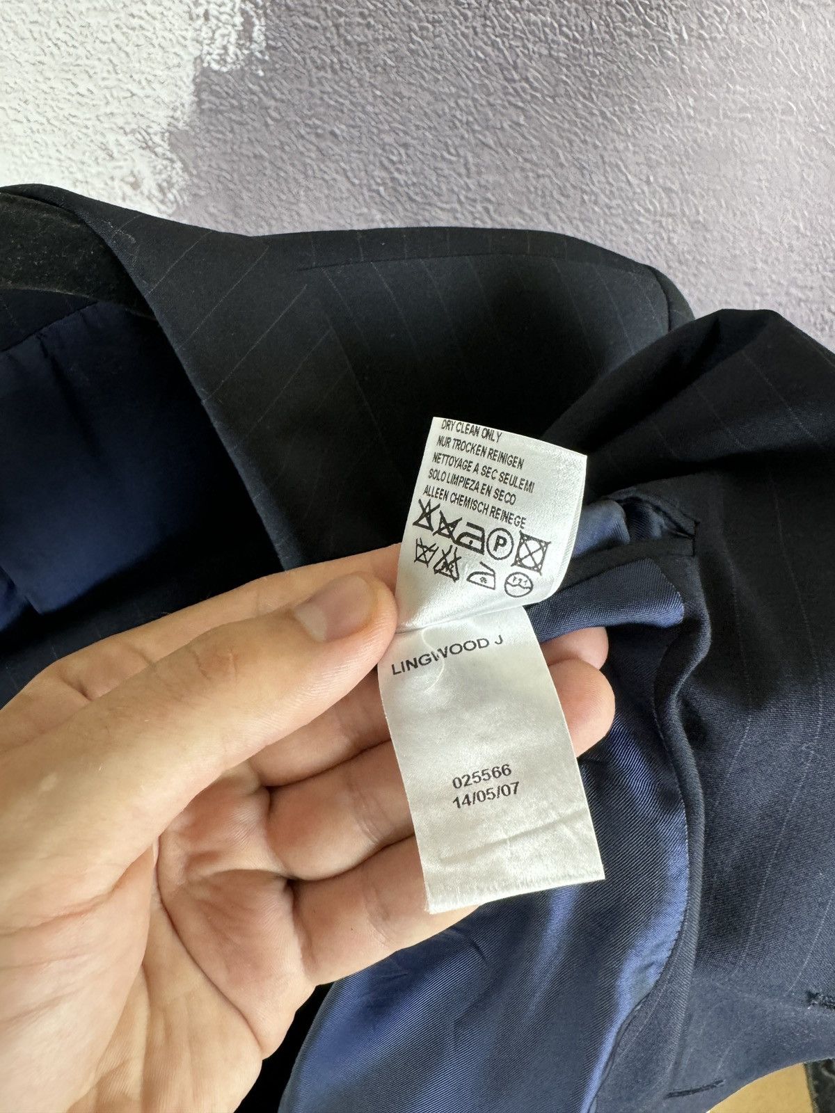Gieves & Hawkes Gieves & Hawkes Saville Row navy striped wool suit 2 button Size 46R - 14 Thumbnail