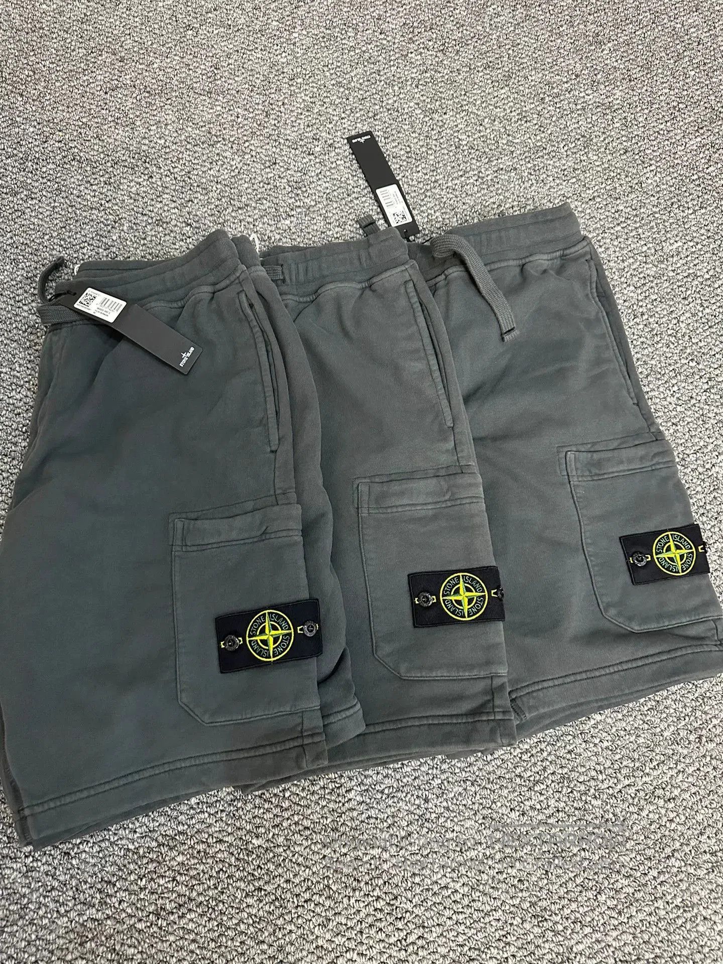 Stone Island stone island summer shorts in dark gray. Size US 44 / EU 60 - 4 Thumbnail
