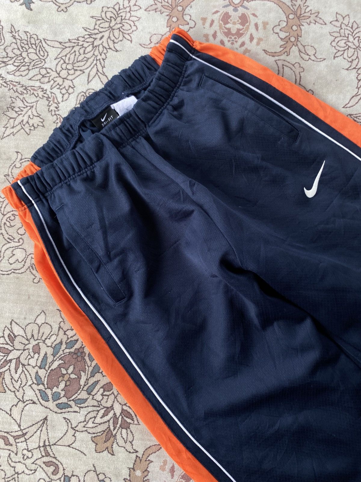 Carhartt Wip × Nike VINTAGE NIKE 90S BAGGY NYLON WIDE LEG SWOOSH TRACK PANTS Y2K Size US 26 / EU 42 - 4 Thumbnail