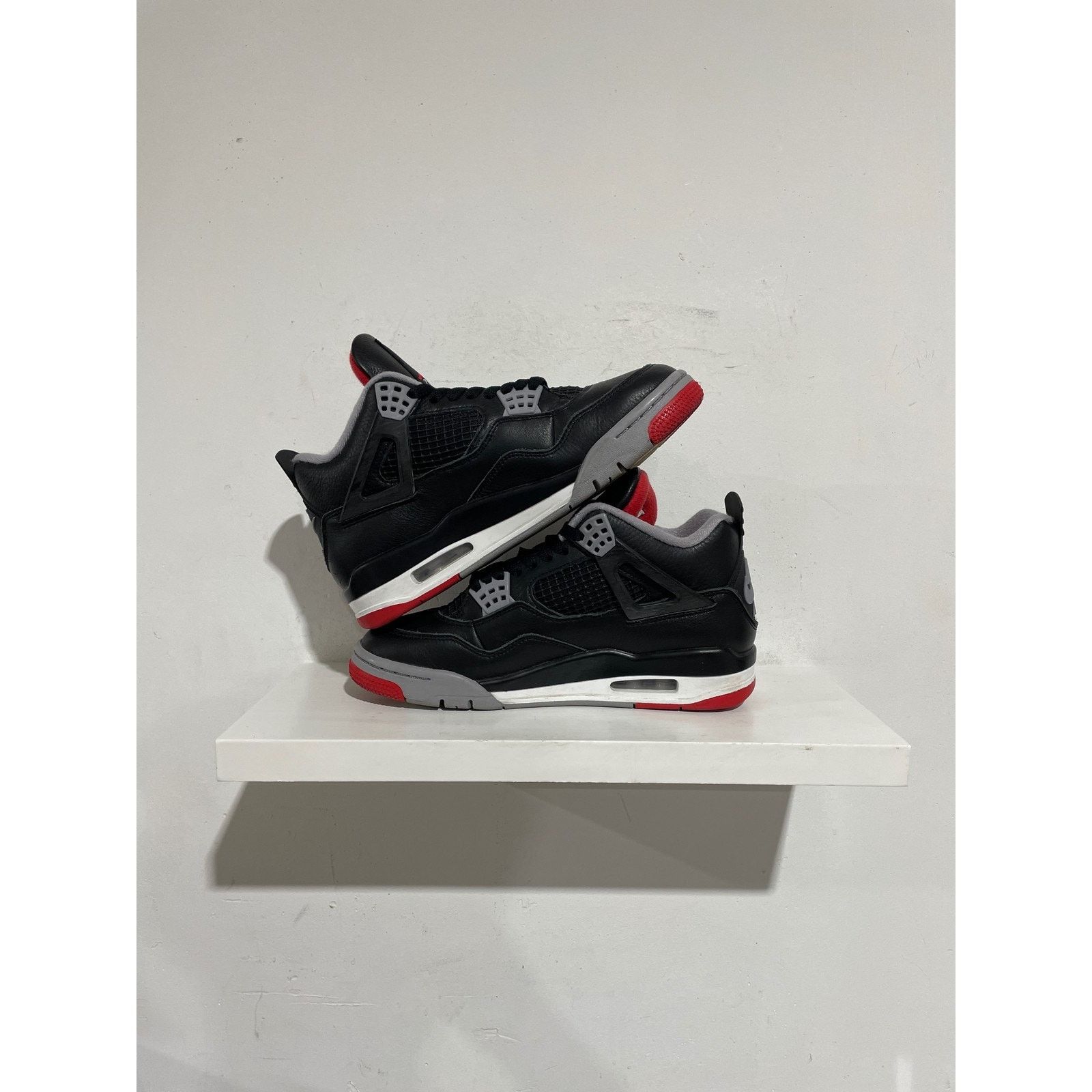 Nike JORDAN 4 RETRO REIMAGINED BRED SIZE 7 PREOWNED Size US 7 / EU 40 - 2 Thumbnail