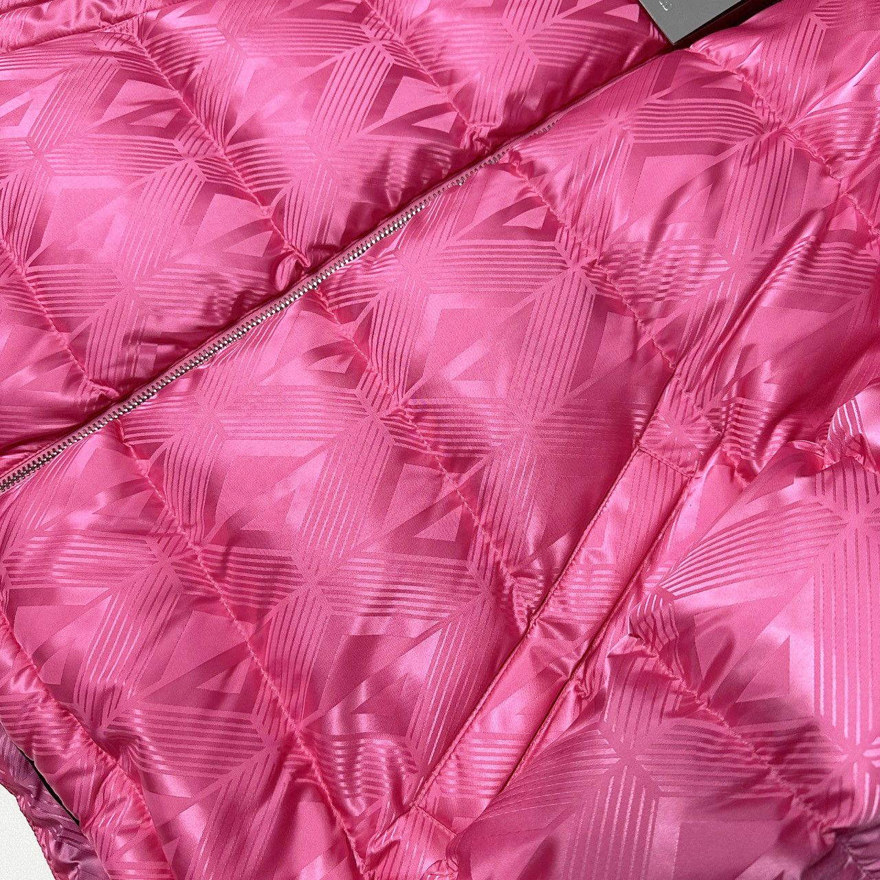 Dior Christian Dior CD 48 M Medium oblique puffer jacket pink Size US M / EU 48-50 / 2 - 8 Thumbnail