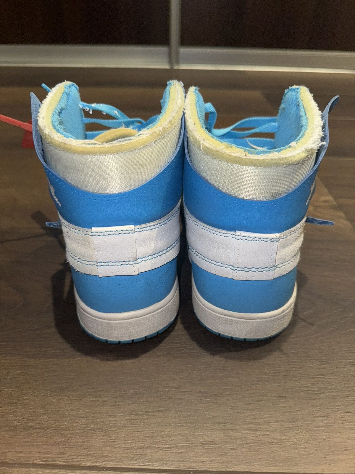 Nike × Off-White Off-White x Air Jordan 1 Retro High OG 'UNC' Size US 11.5 / EU 44-45 - 4 Thumbnail